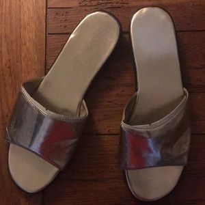 Very cute gold slide sandals. 3/4 inch heel.